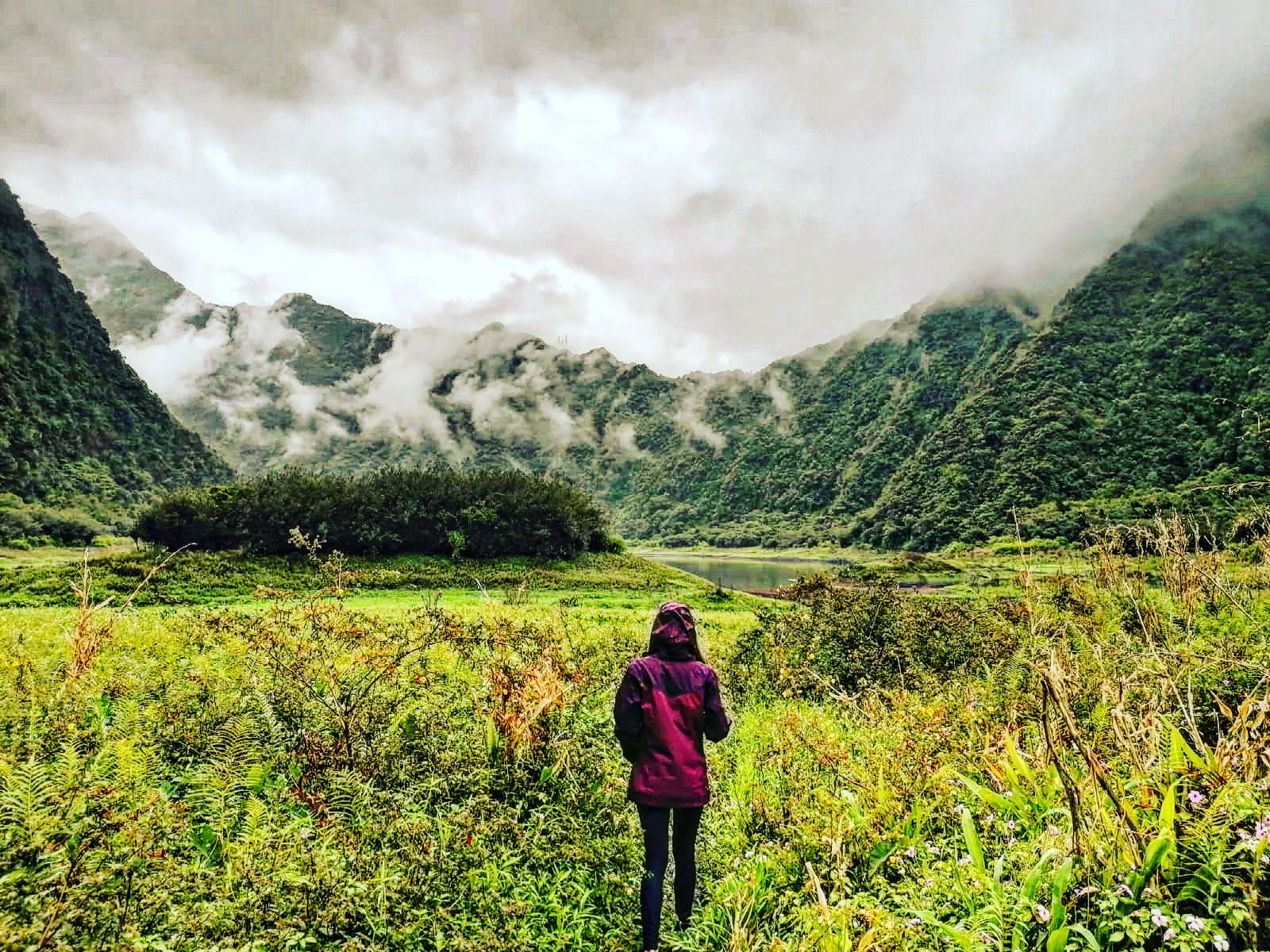 Kris face aux montagnes de La Réunion